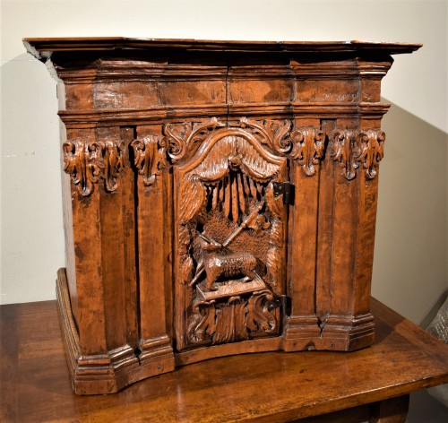 Tabernacle en noyer sculpté, Baroque Romain dèbut XVIIe - Art sacré, objets religieux Style Louis XIII